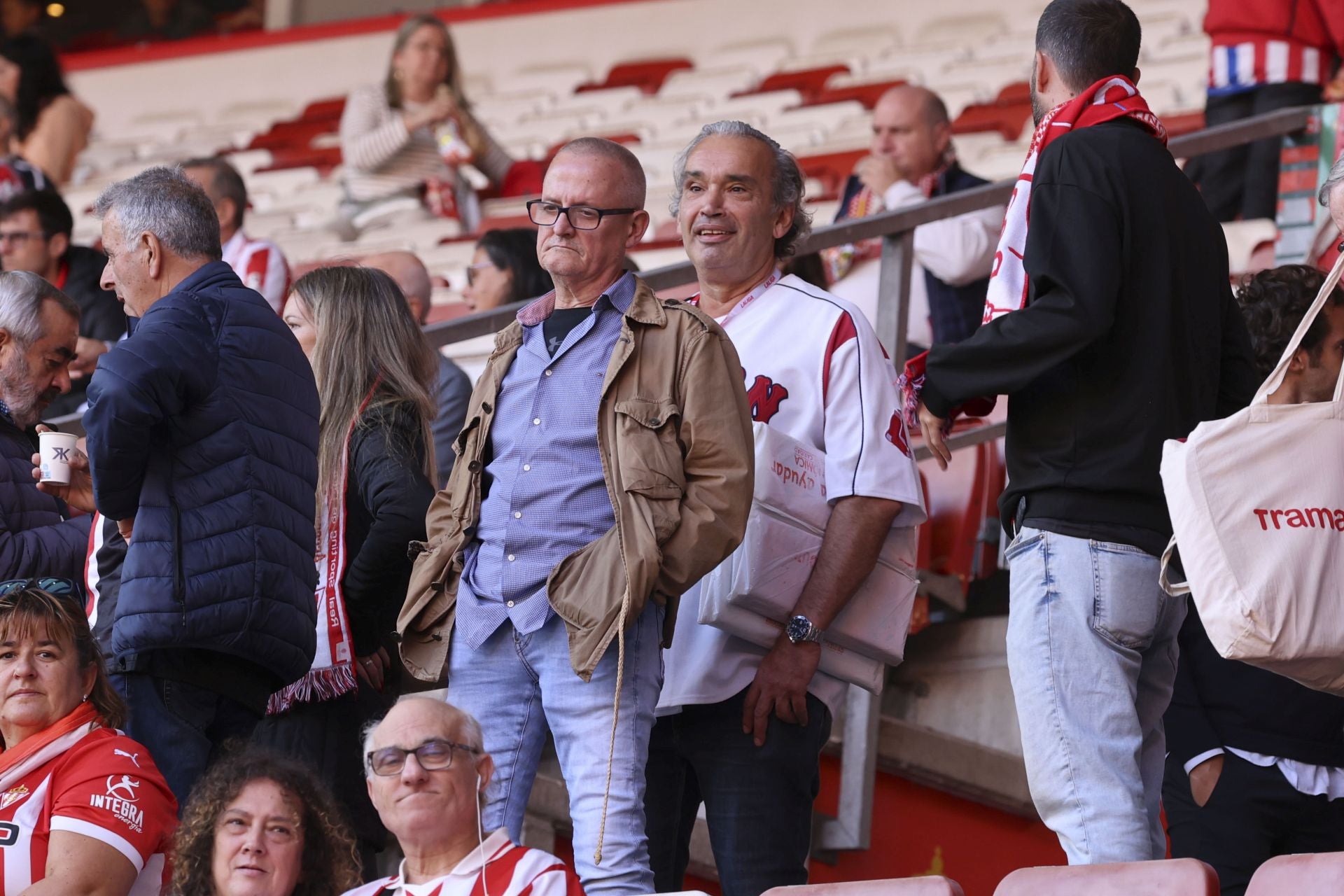 ¿Estuviste este domingo en El Molinón? ¡Búscate entre las fotos del Sporting-Albacete!