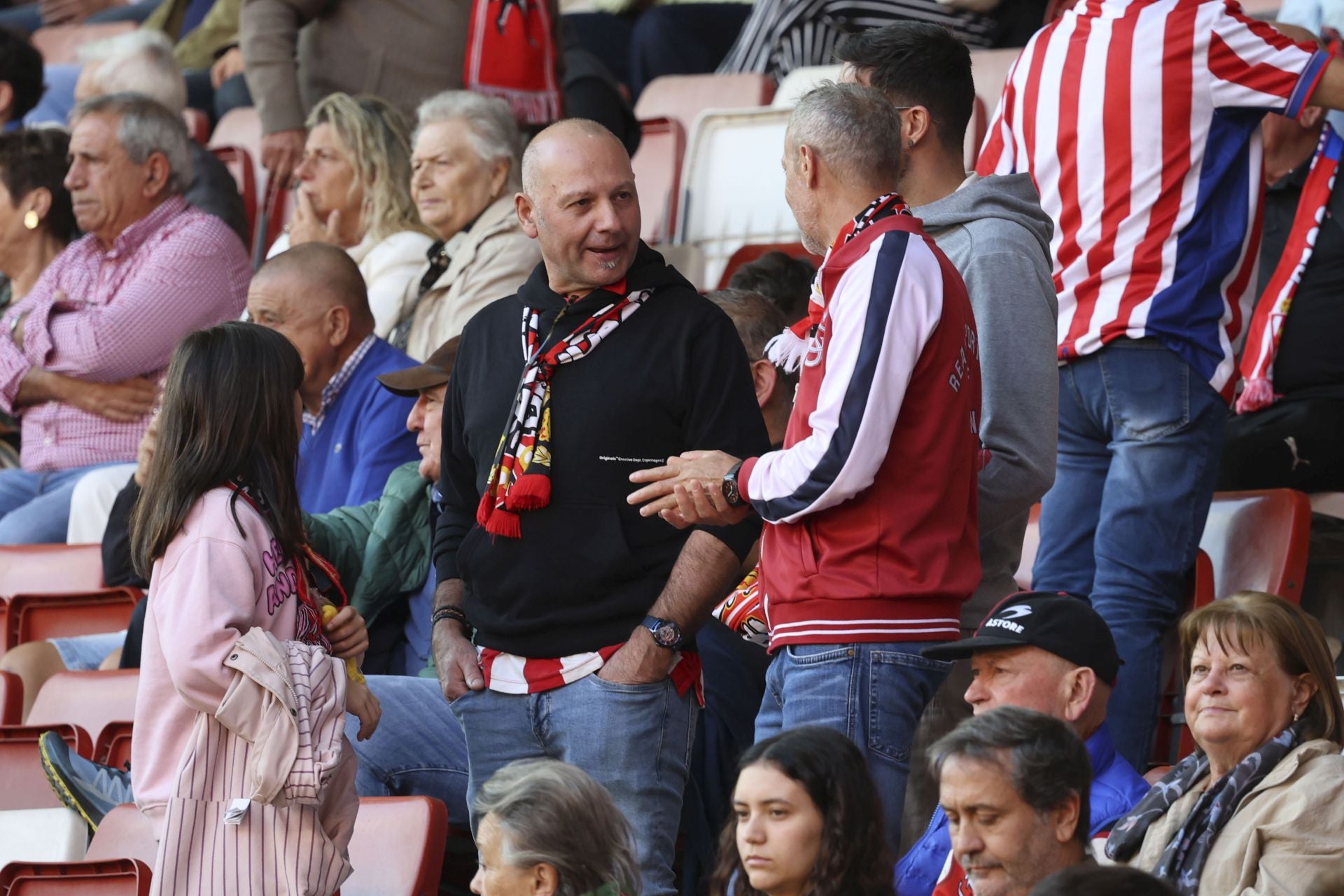 ¿Estuviste este domingo en El Molinón? ¡Búscate entre las fotos del Sporting-Albacete!
