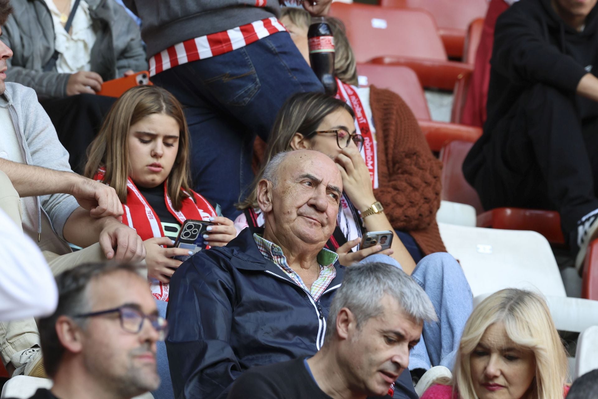 ¿Estuviste este domingo en El Molinón? ¡Búscate entre las fotos del Sporting-Albacete!