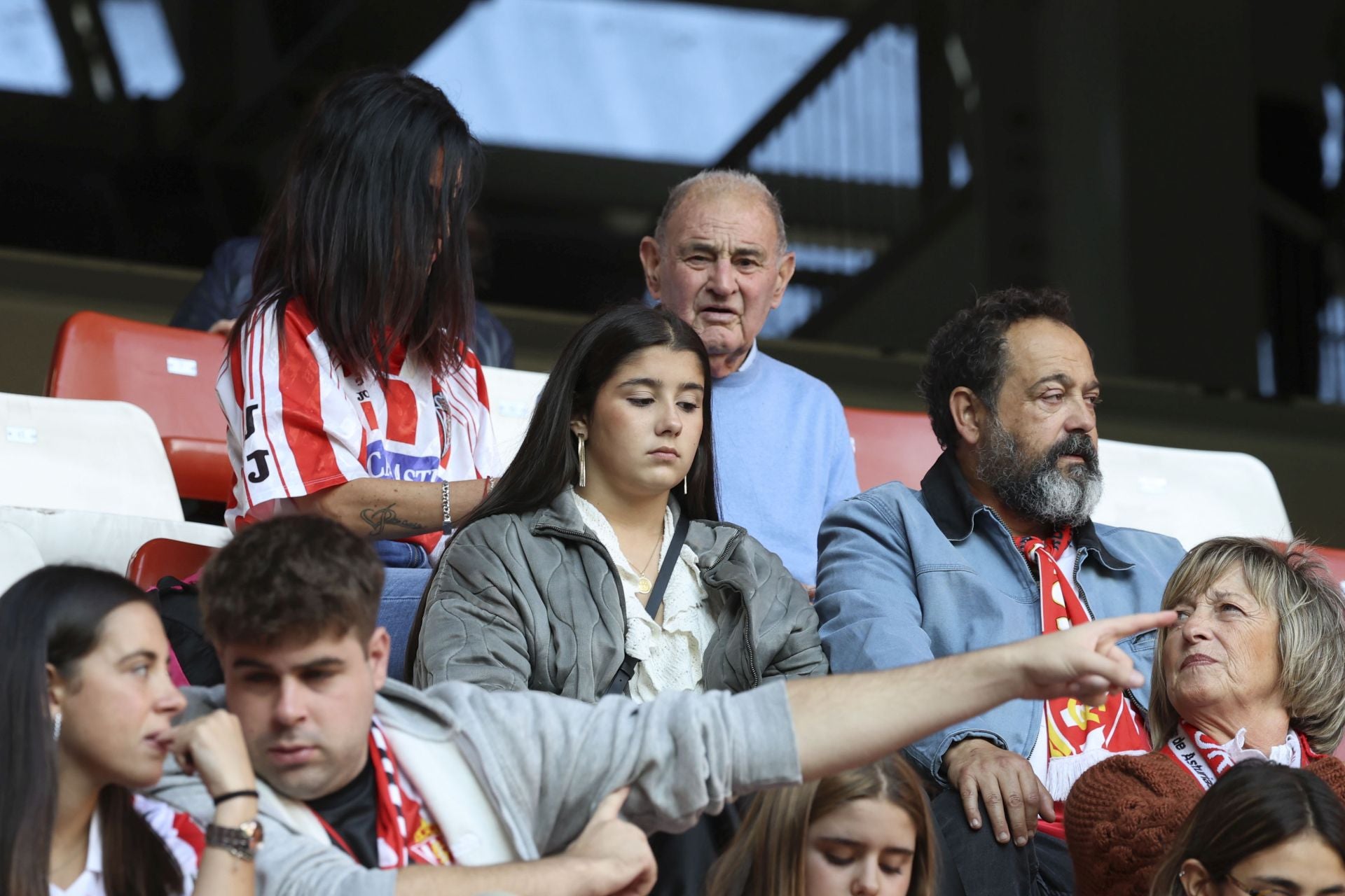 ¿Estuviste este domingo en El Molinón? ¡Búscate entre las fotos del Sporting-Albacete!