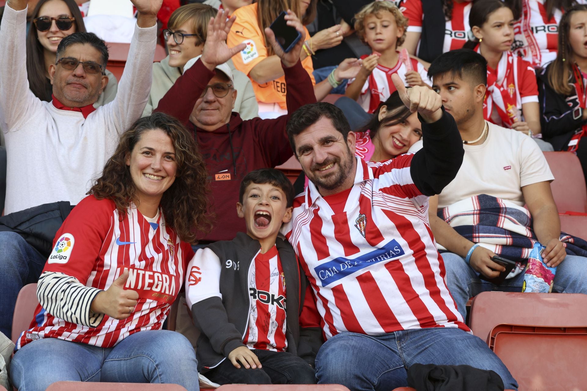 ¿Estuviste este domingo en El Molinón? ¡Búscate entre las fotos del Sporting-Albacete!