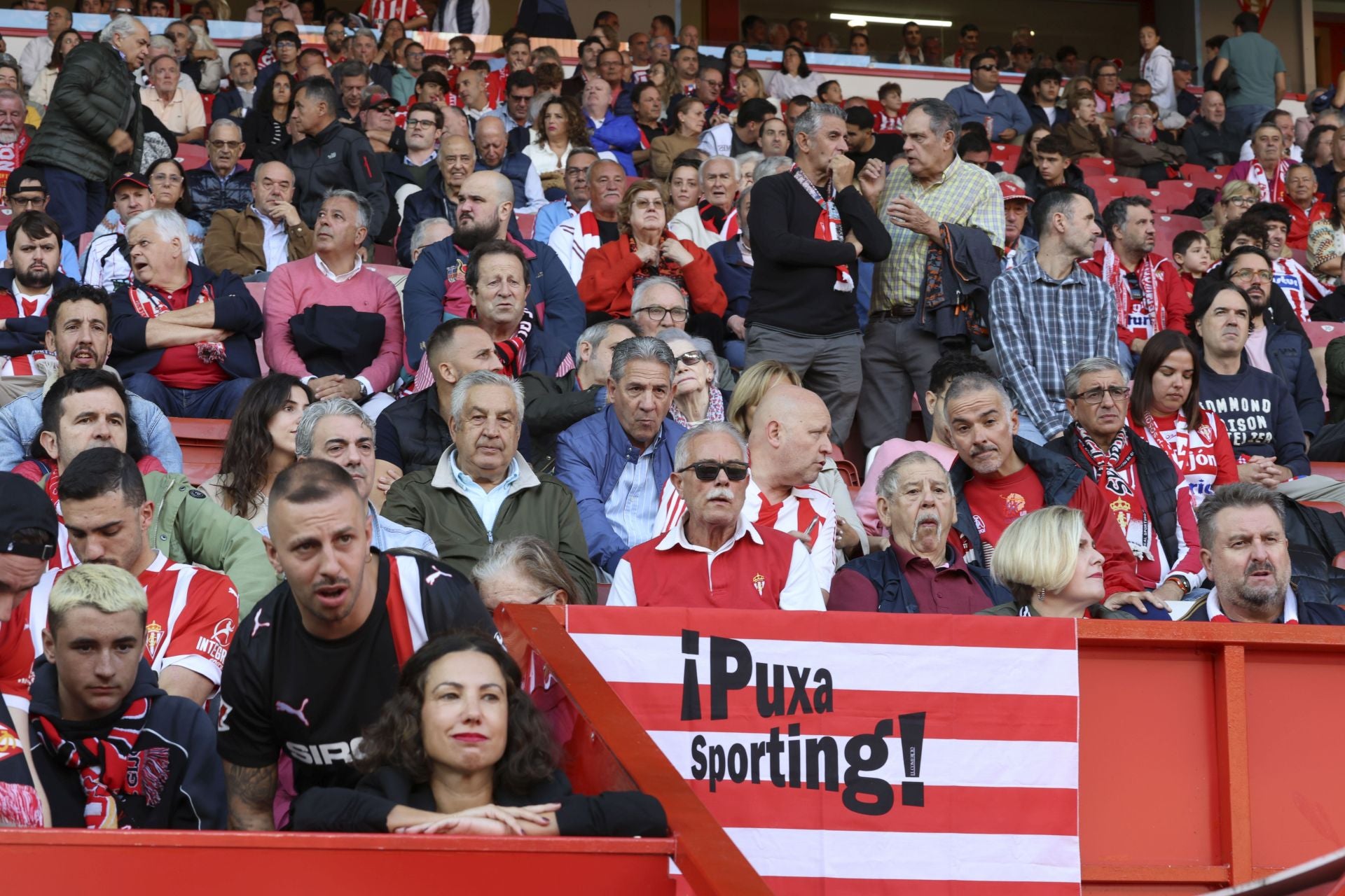 ¿Estuviste este domingo en El Molinón? ¡Búscate entre las fotos del Sporting-Albacete!
