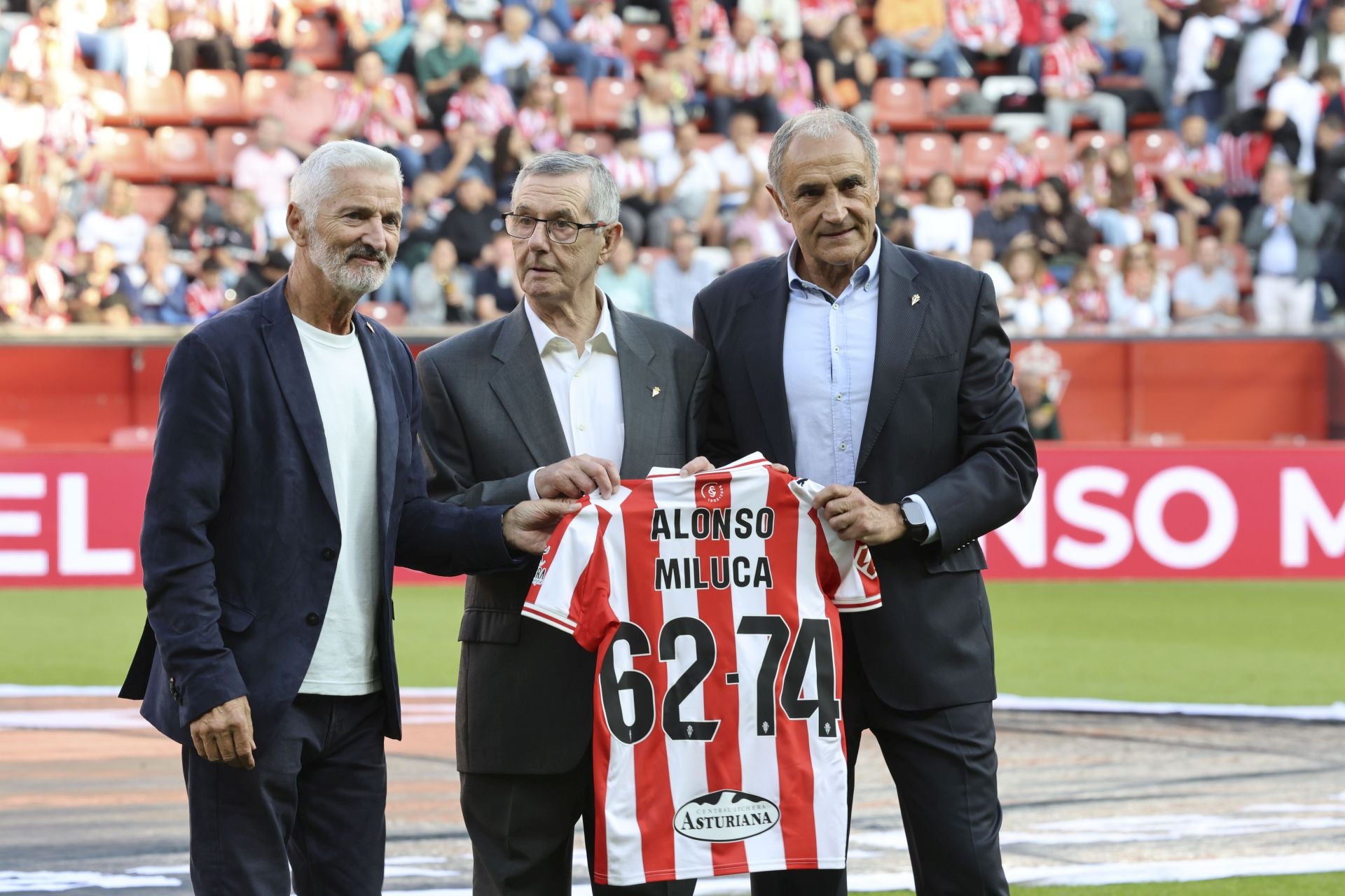 ¿Estuviste este domingo en El Molinón? ¡Búscate entre las fotos del Sporting-Albacete!