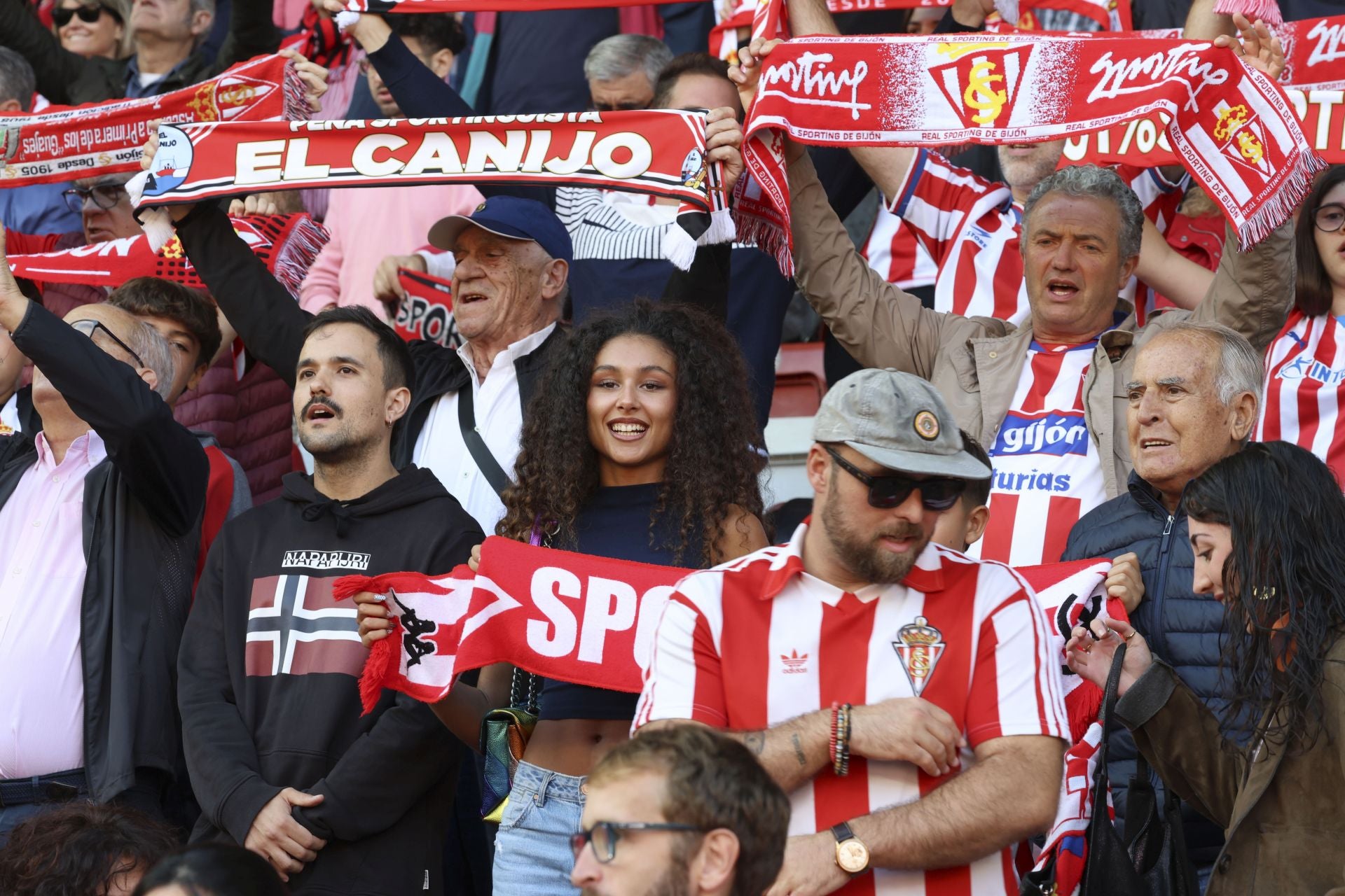 ¿Estuviste este domingo en El Molinón? ¡Búscate entre las fotos del Sporting-Albacete!