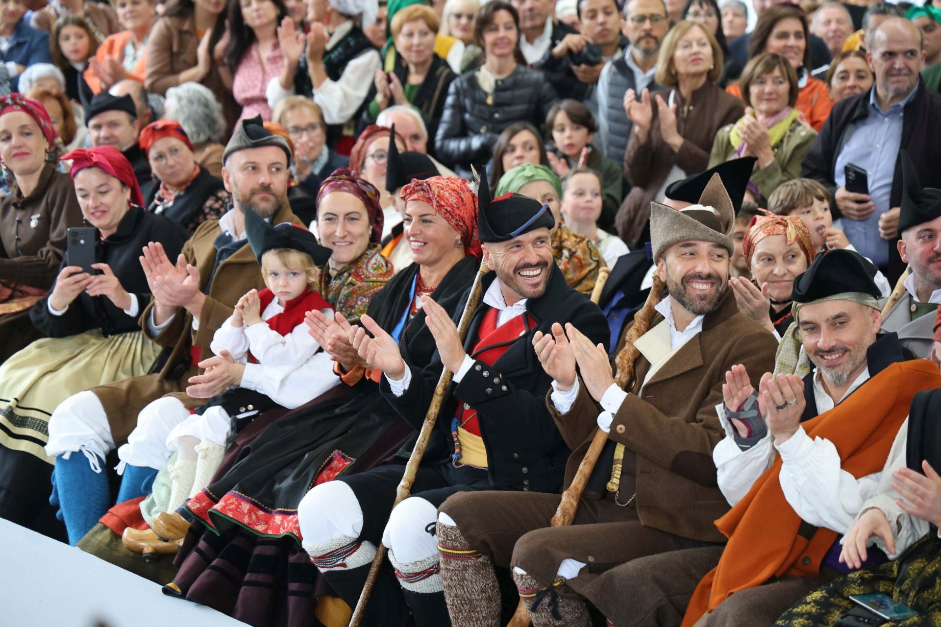 Los trajes regionales, de pasarela en Grado