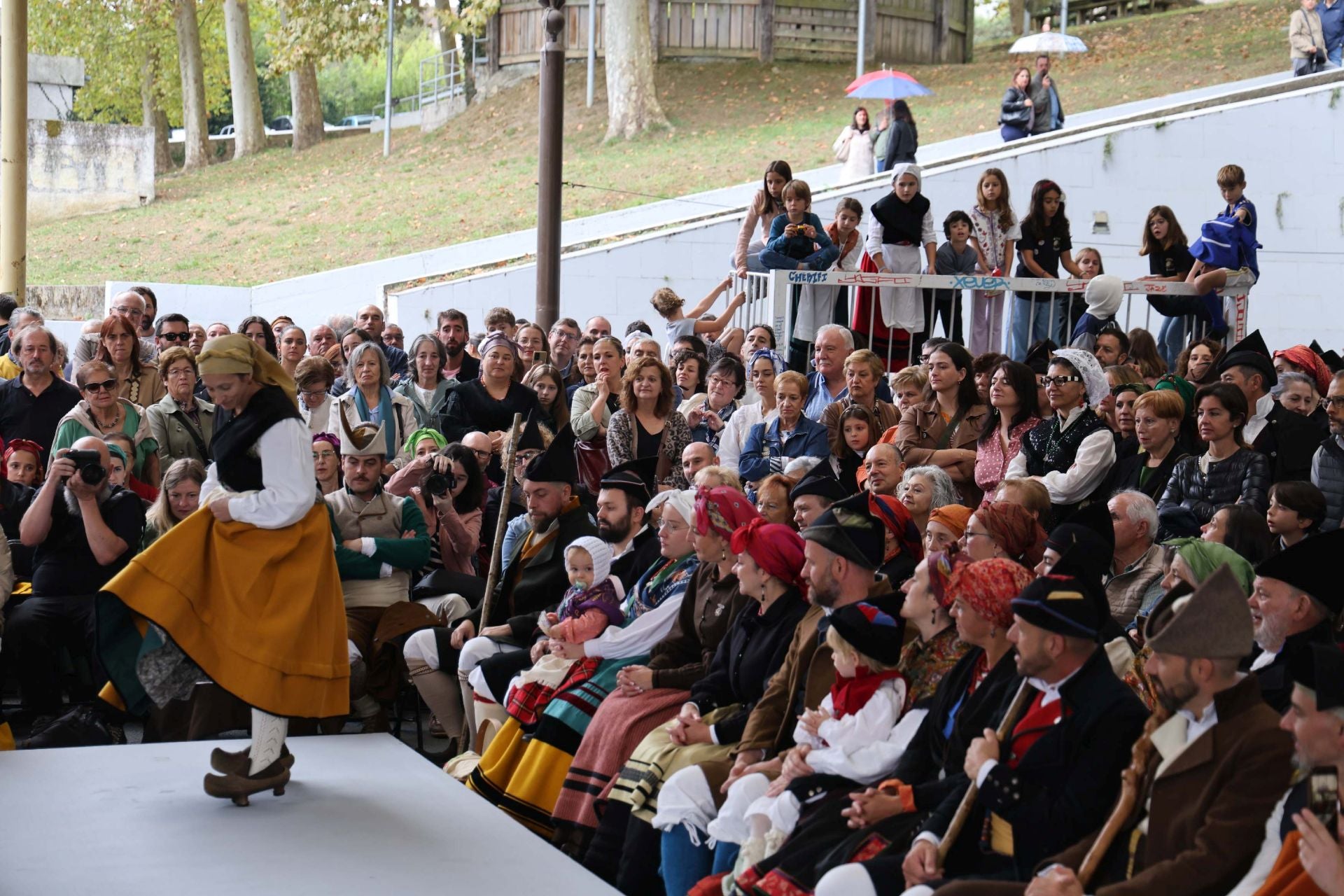 Los trajes regionales, de pasarela en Grado
