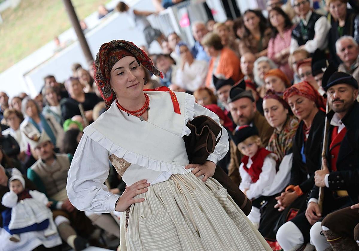 Los trajes regionales, de pasarela en Grado