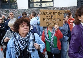 Manifestantes en la concentración del sábado en la plaza del Carbayón.