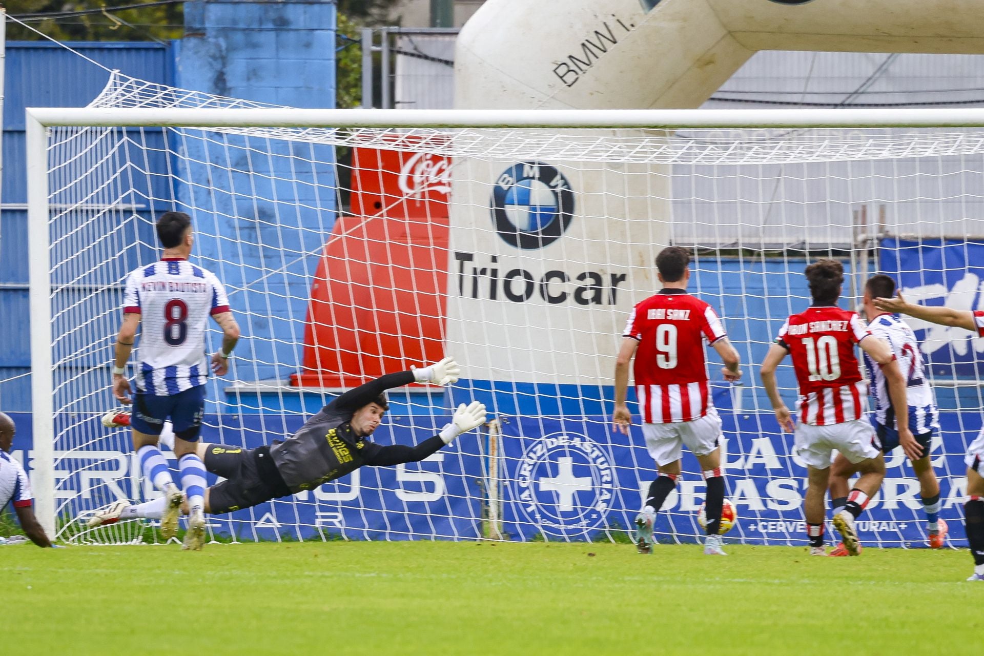 Las imágenes de la remontada del Real Avilés ante el Bilbao Athletic