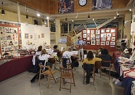 En la Escuela de Artes y Oficios hay una oferta variada de cursos, destacando la pintura,