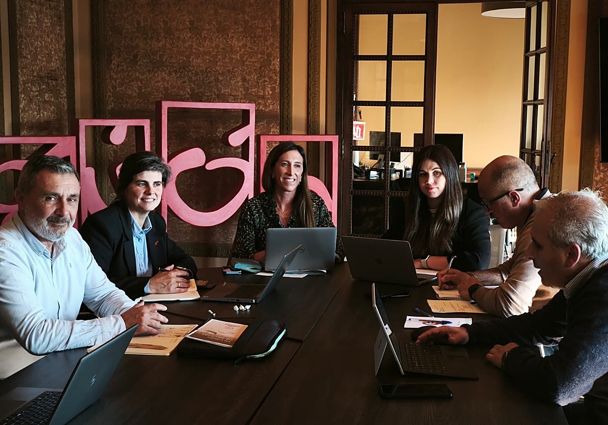 Reunión entre el Ayuntamiento y los agentes sociales para analizar el estado del programa 11x12.