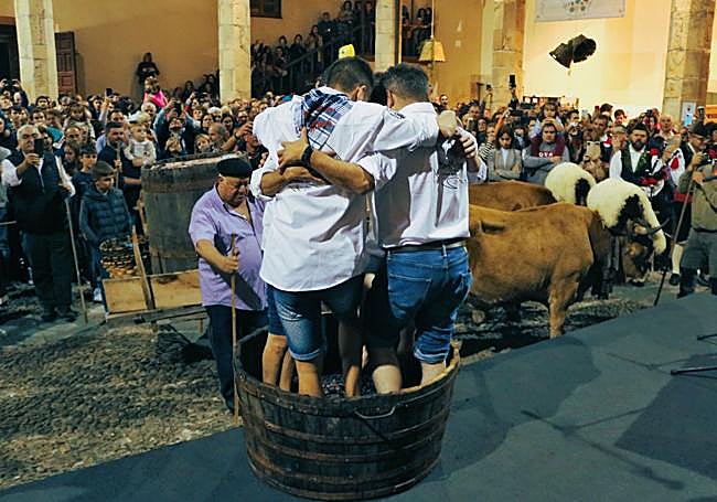 Representación de la pisada de la uva.