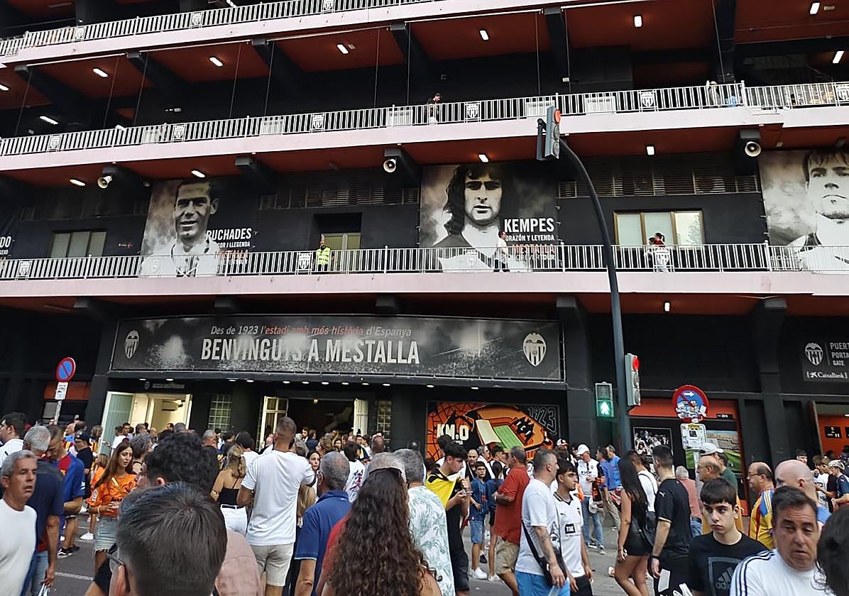 El entorno de Mestalla, horas antes de que se conociera el aplazamiento.