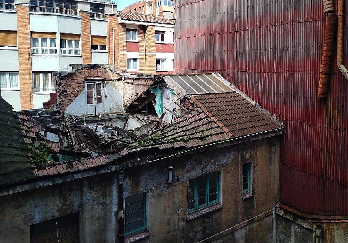 Imagen compartida en redes sociales del estado del tejado del edificio.
