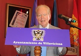 José Luis Corripio durante la entrega de Hijo Predilecto en Villaviciosa, 2022