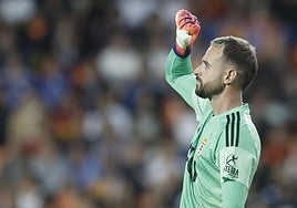 Aarón Escandell, durante el partido del Real Oviedo contra el Valencia.