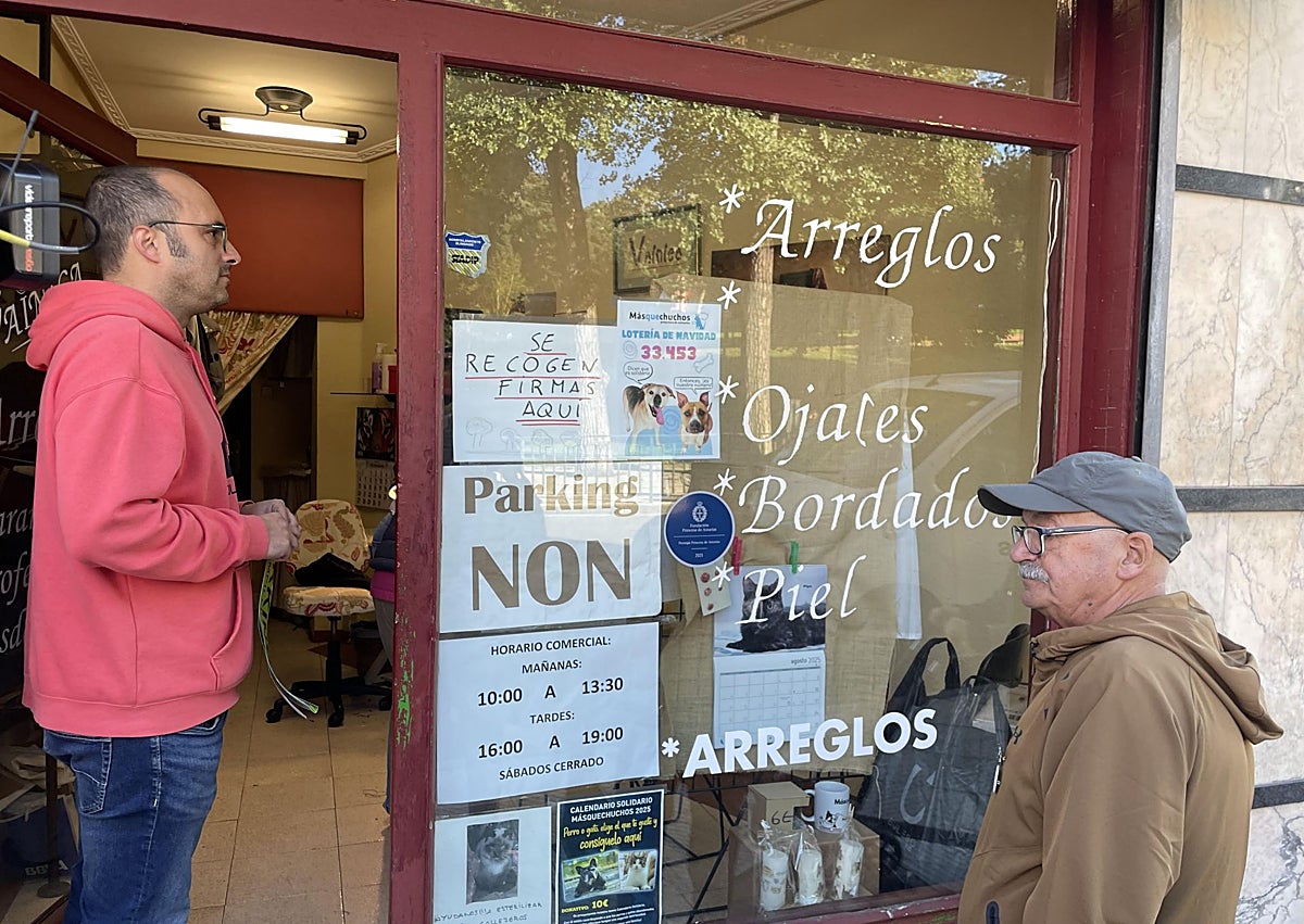 Imagen secundaria 1 - El Campillín, en Oviedo, se empapela contra el aparcamiento