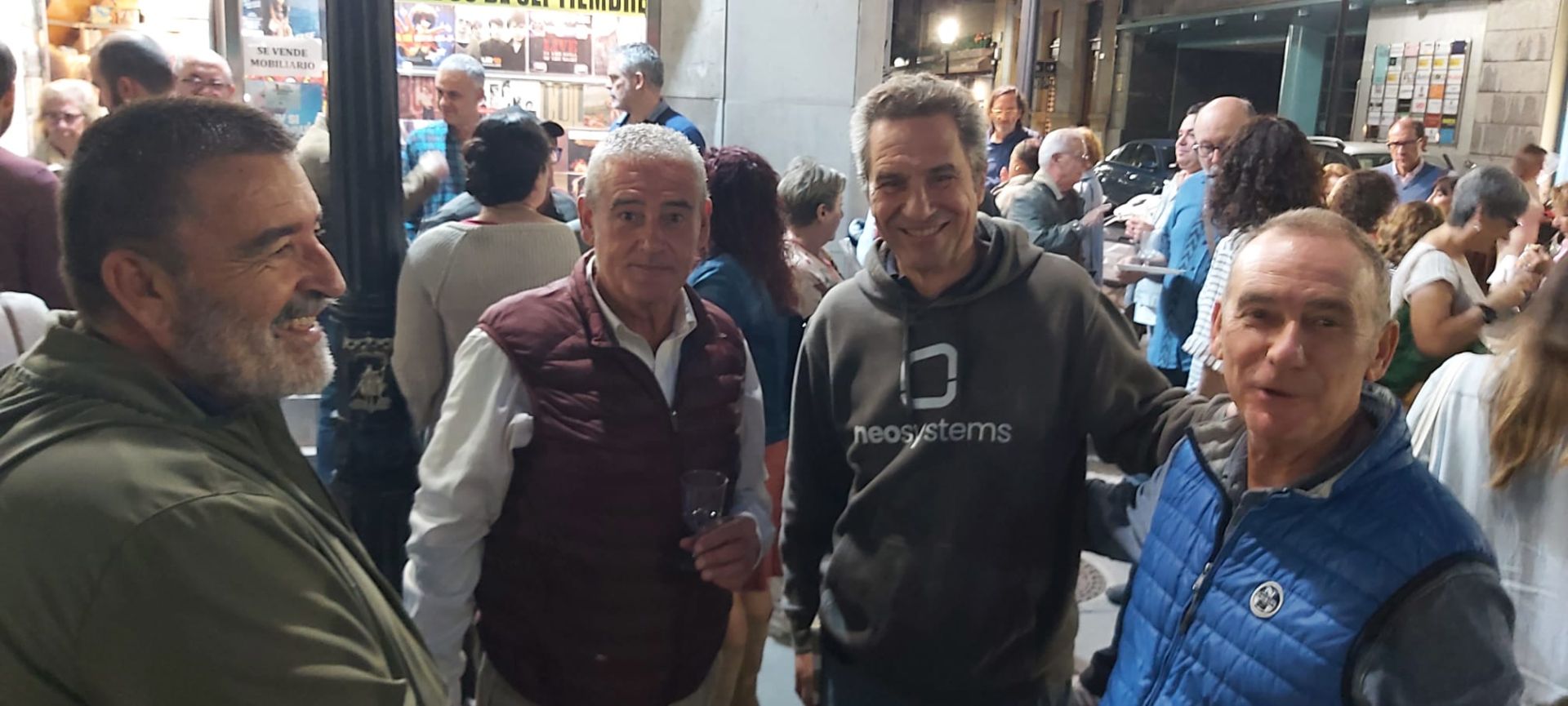 Sonora despedida para la emblemática tienda de discos del centro de Gijón