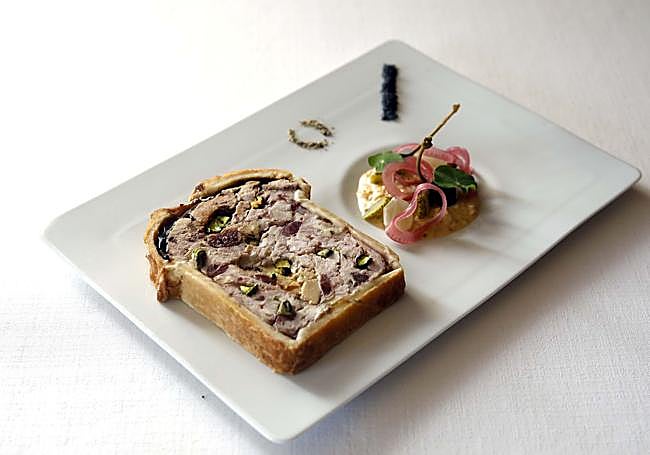 Paté en croûte con encurtidos, de Married Cocina (Llanes)