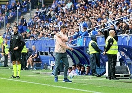 Paunovic se lamenta de una acción de sus futbolistas durante el partido.