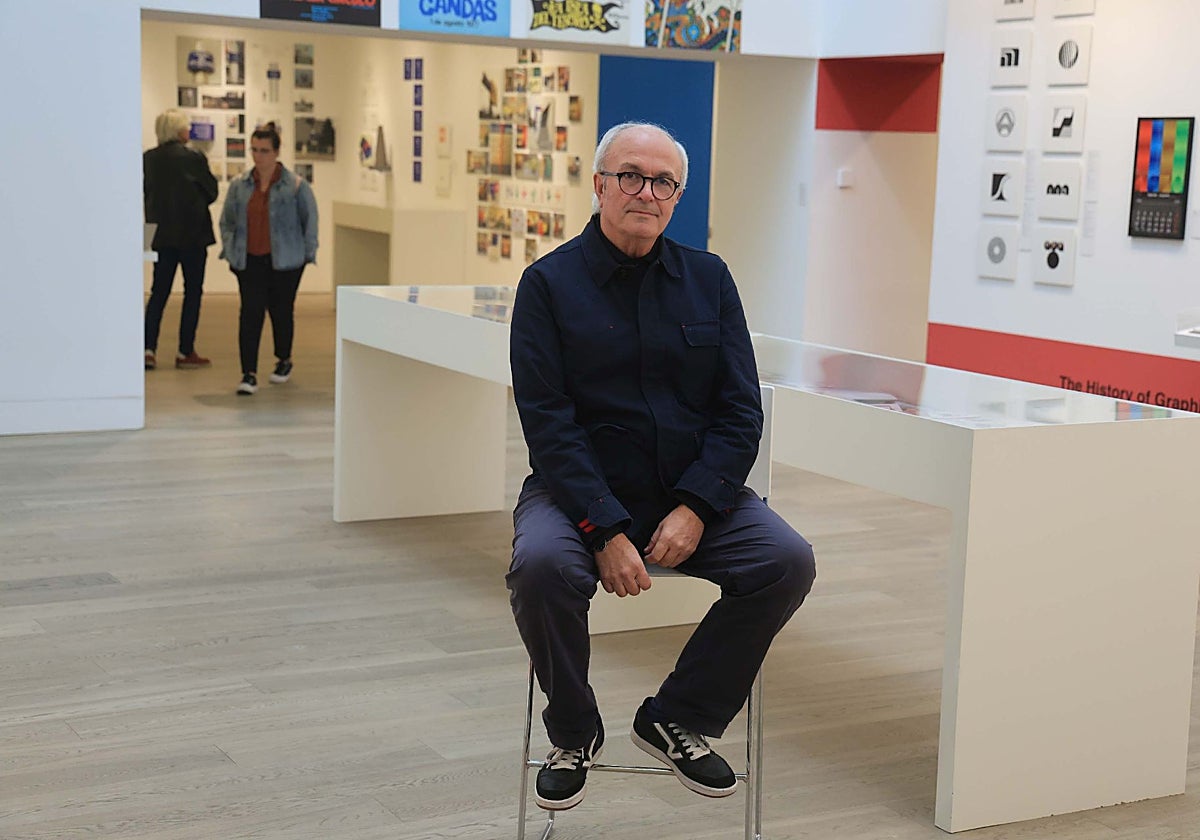 Jorge Fernández León, fotografiado en el Bellas Artes, en la exposición de Santamarina.