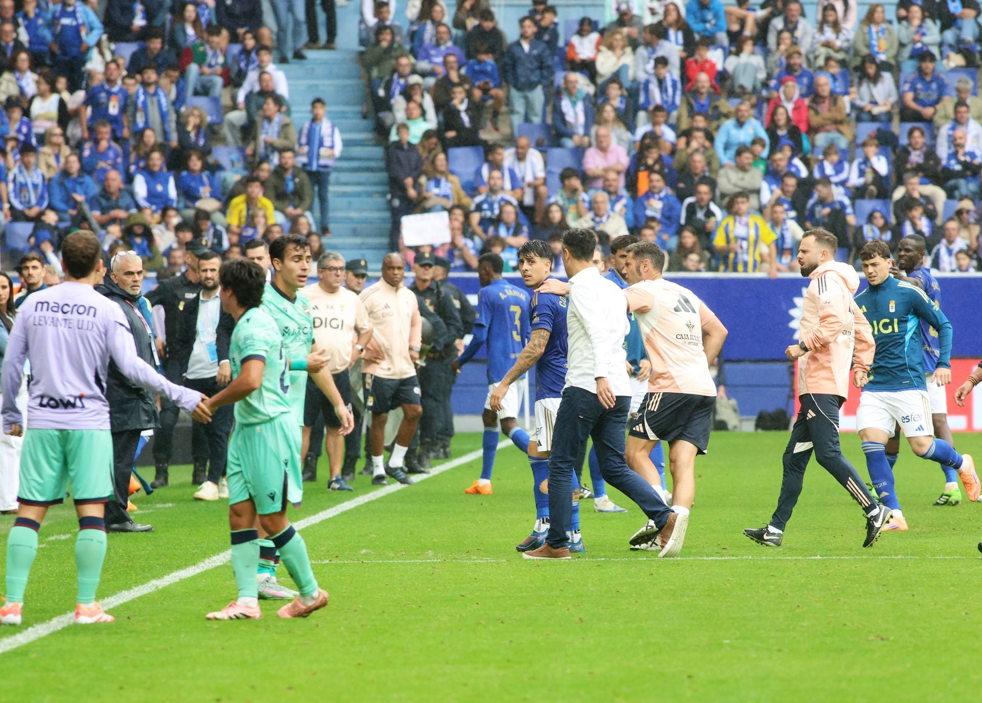 Las mejores jugadas del Real Oviedo 0-2 Levante, en imágenes