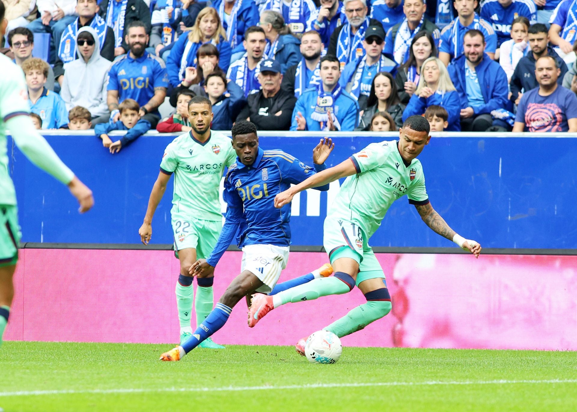 Las mejores jugadas del Real Oviedo 0-2 Levante, en imágenes