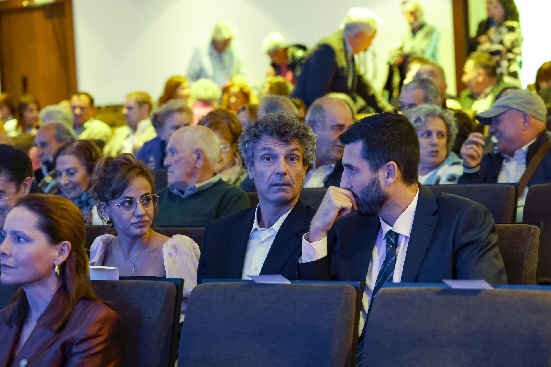 Así fue la presentación de la Fundación Corripio Alonso en el teatro Riera de Villaviciosa