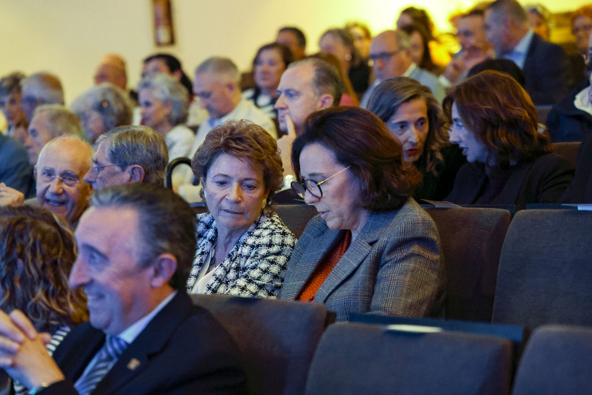 Así fue la presentación de la Fundación Corripio Alonso en el teatro Riera de Villaviciosa