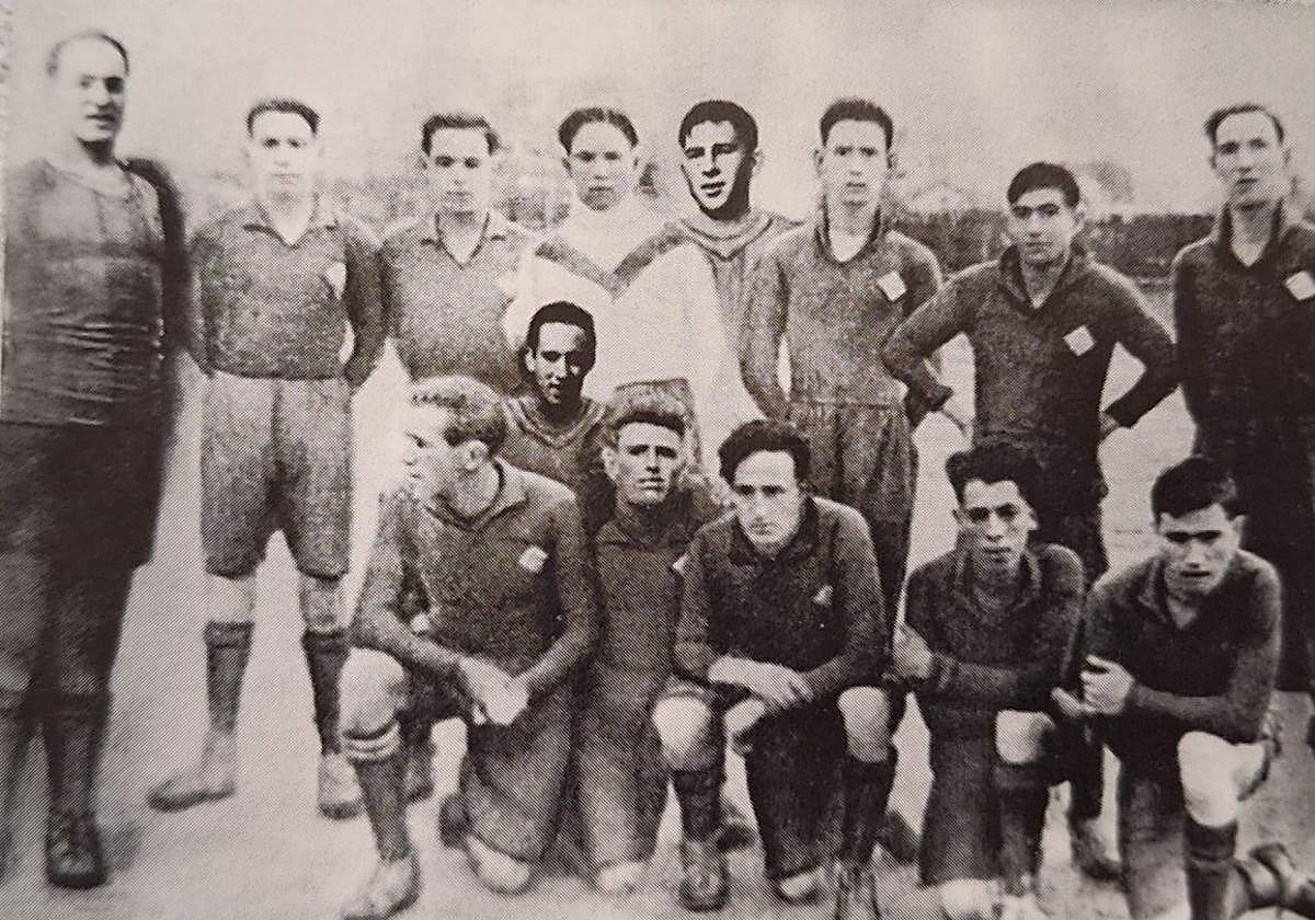 Foto de uno de los equipos de San Pedro Navarro en la década de los años veinte, que reunía a los mejores jugadores de Valliniello.