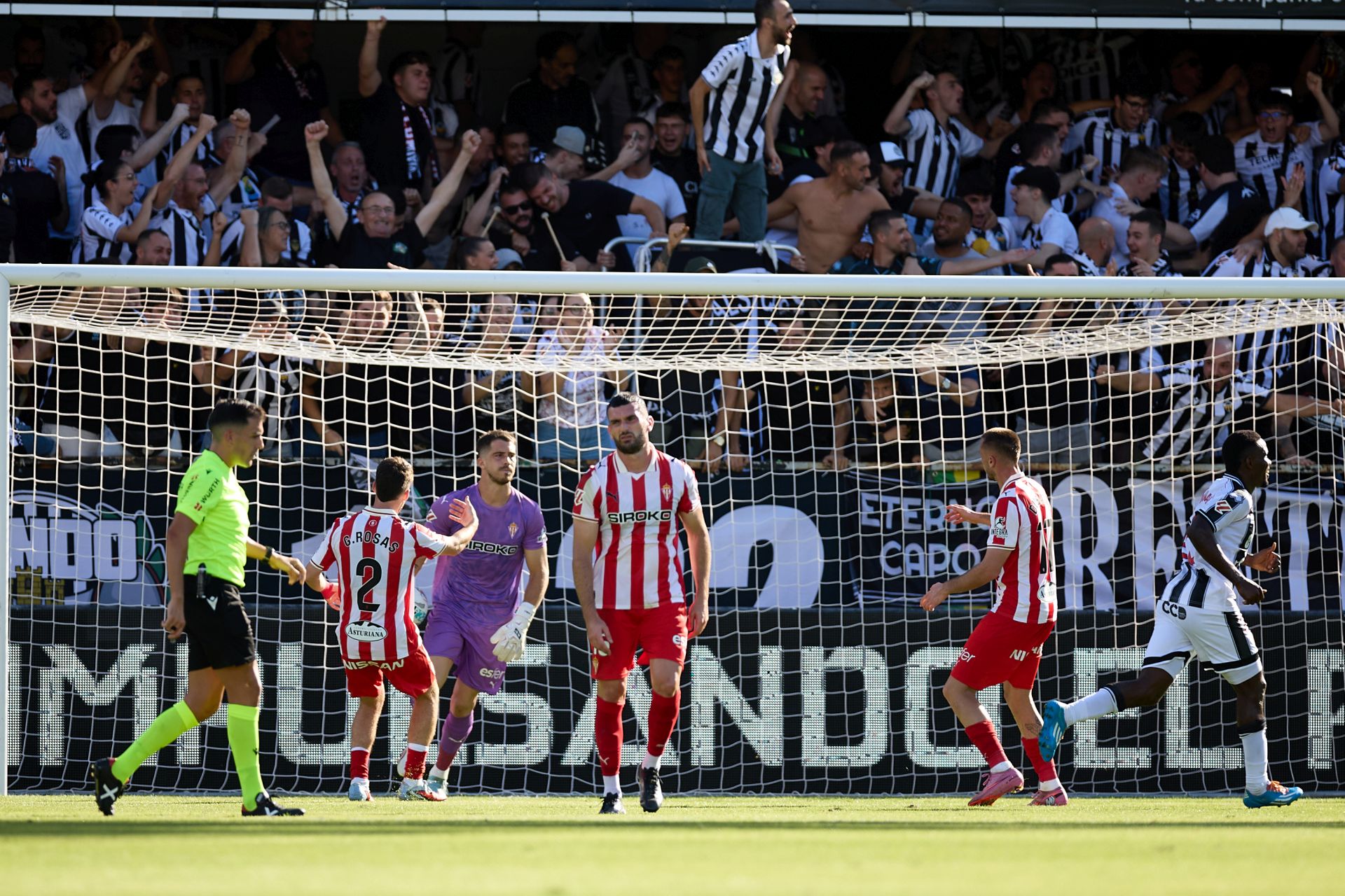 Las mejores jugadas del Castellón-Sporting, en imágenes