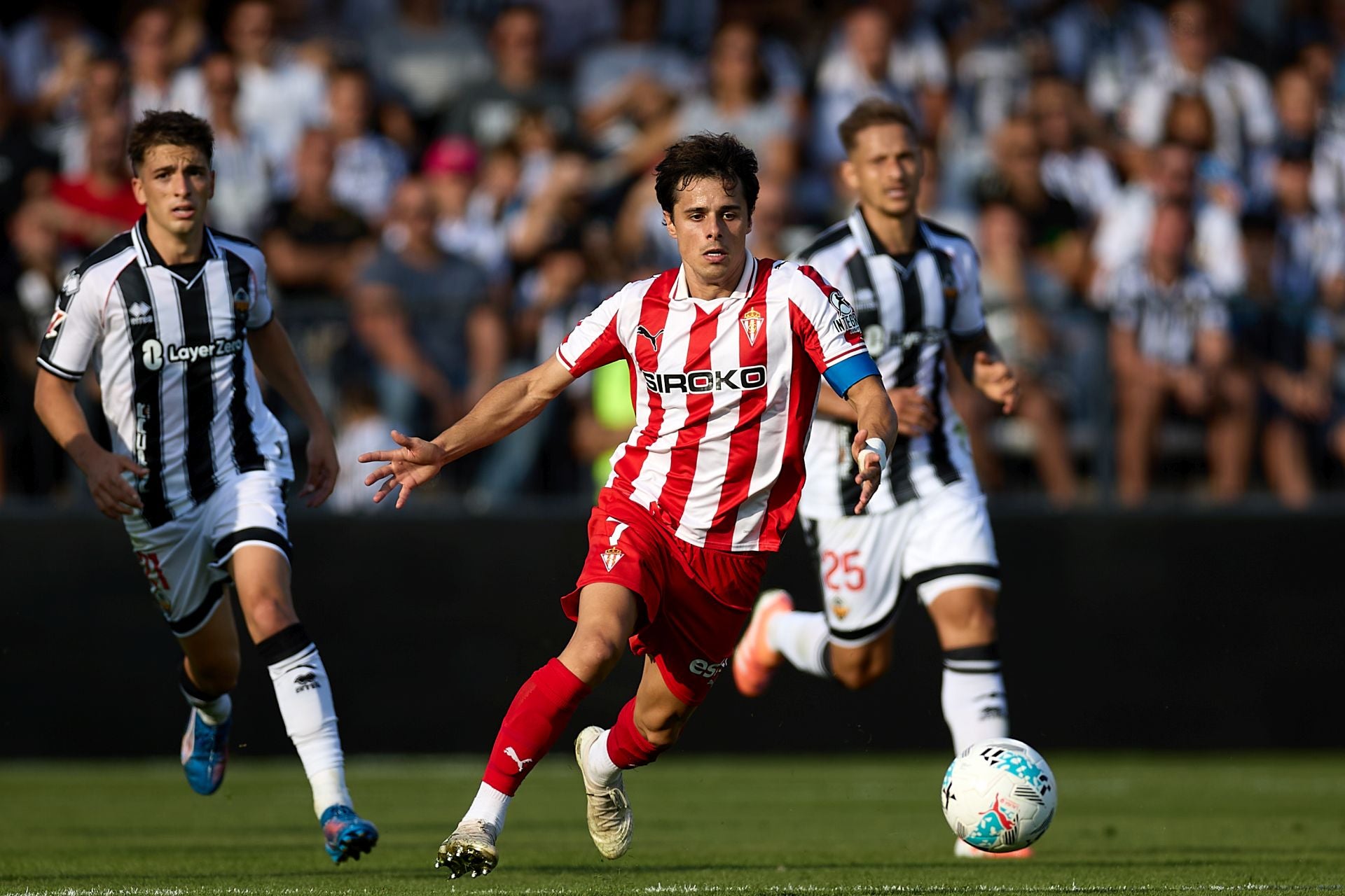 Las mejores jugadas del Castellón-Sporting, en imágenes