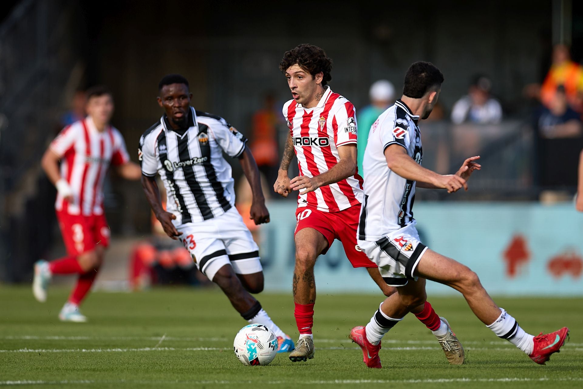 Las mejores jugadas del Castellón-Sporting, en imágenes