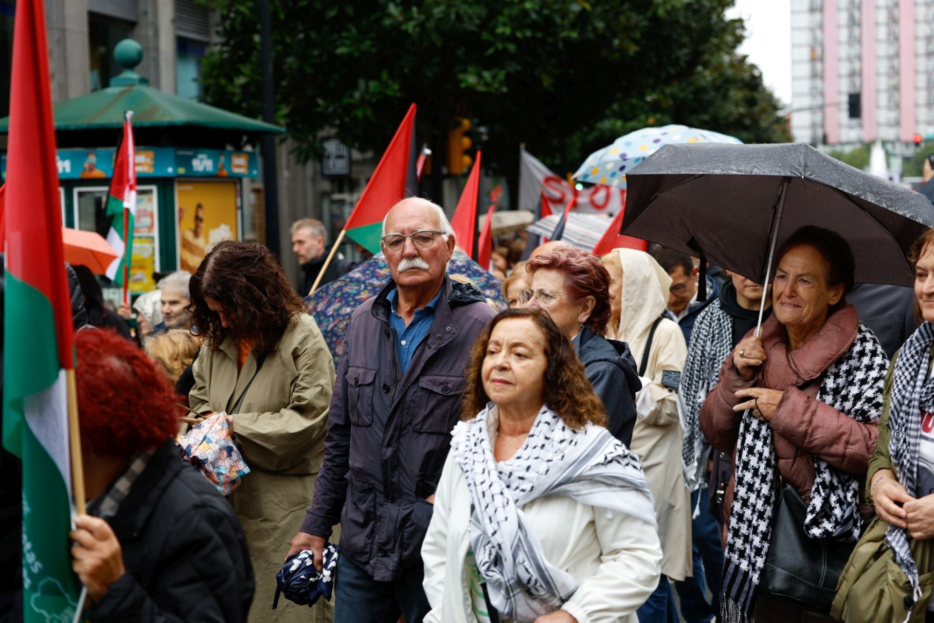 Las imágenes que deja la multitudinaria manifestación propalestina en Gijón