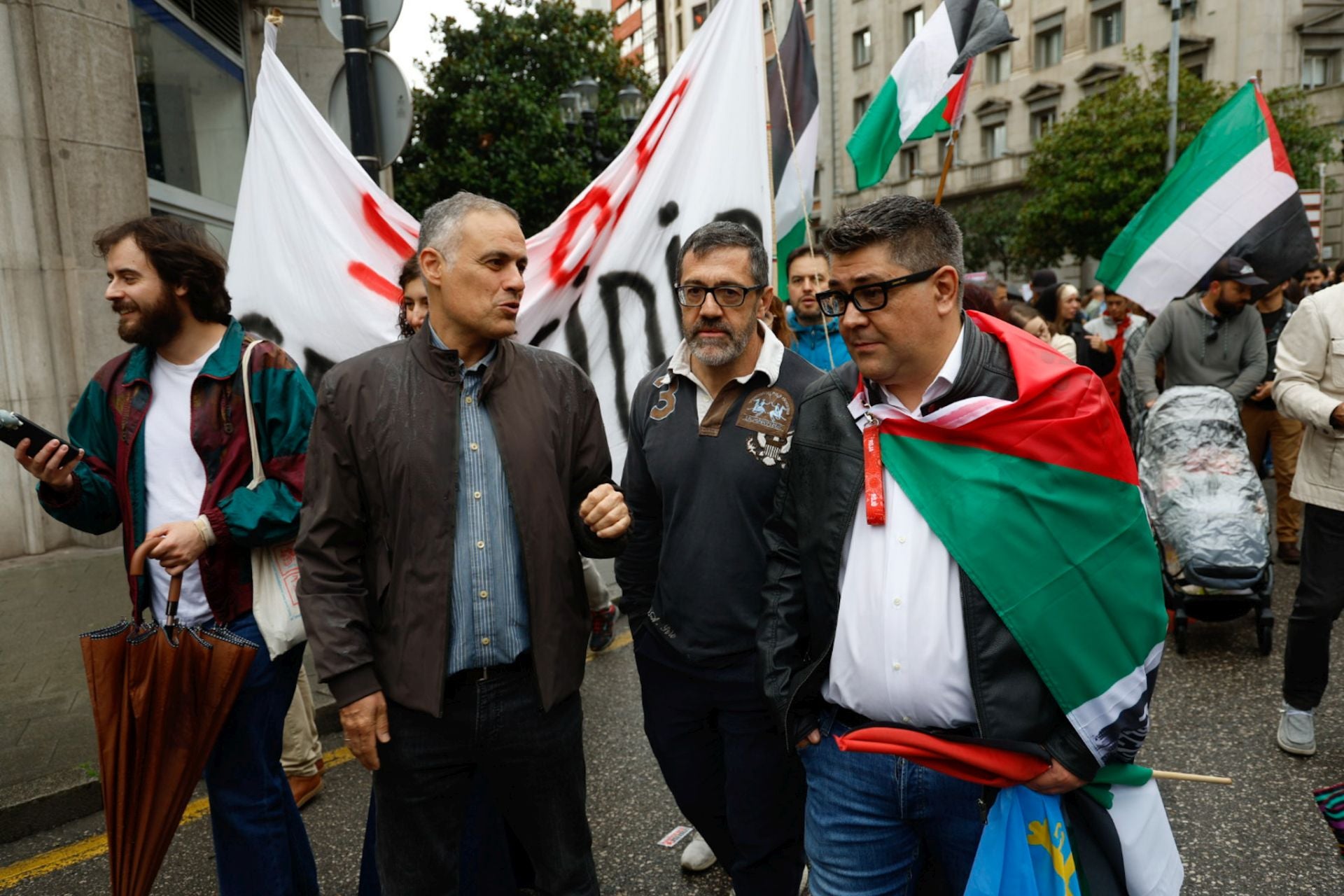 Las imágenes que deja la multitudinaria manifestación propalestina en Gijón