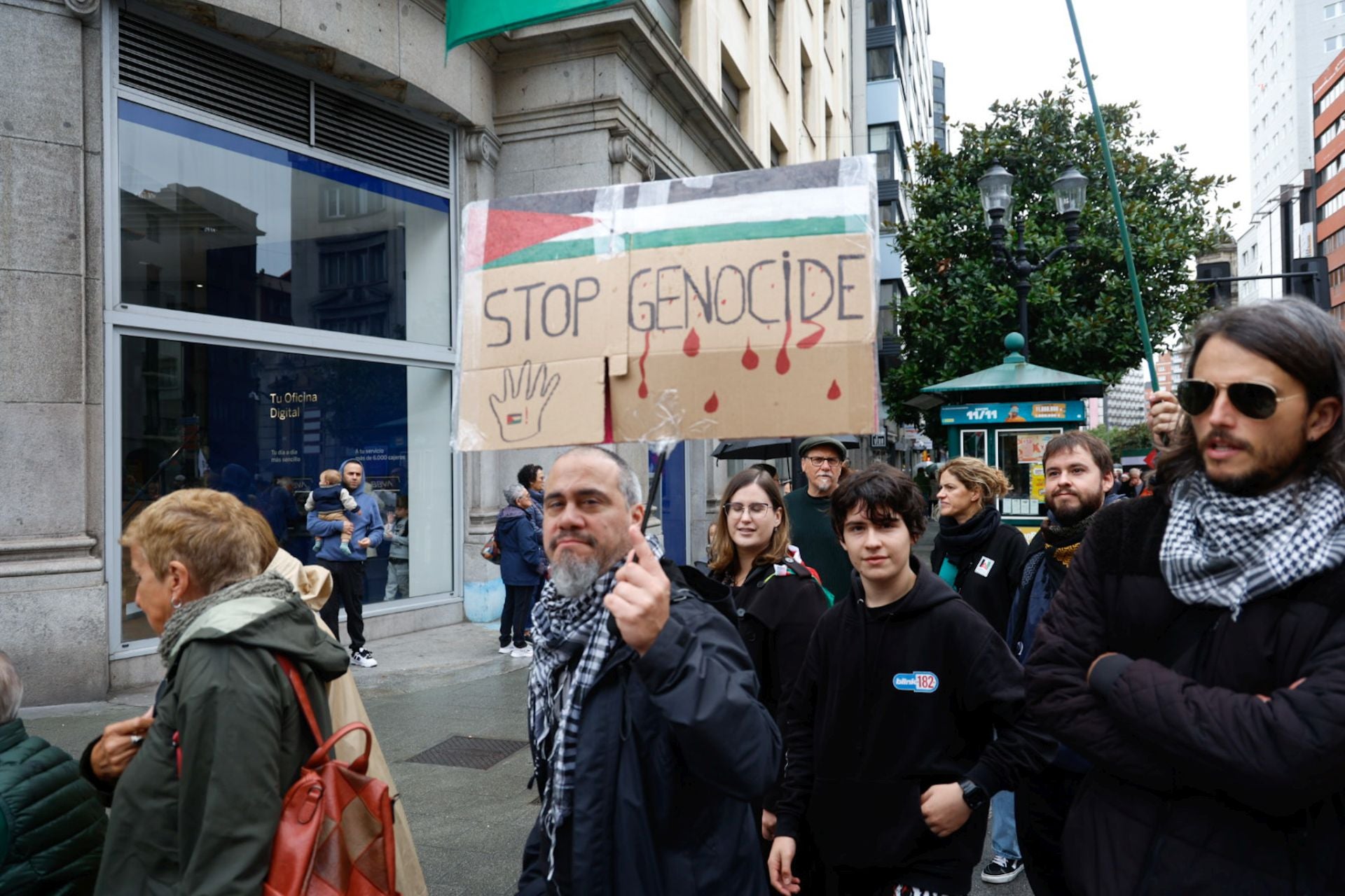 Las imágenes que deja la multitudinaria manifestación propalestina en Gijón