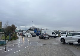 Colapso de vehículos en el nudo de acceso a Parque Principado desde la autovía A-64.