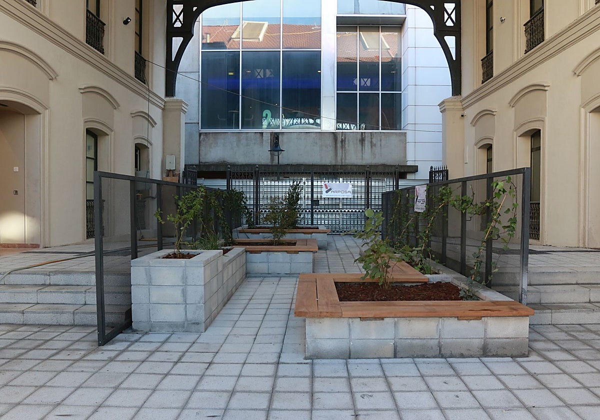 Imagen principal - El nuevo albergue de peregrinos de Gijón encara sus dos últimas semanas de obra