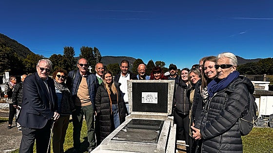 José Barreiro inicia el camino de retorno a Asturias rodeado de camaradas