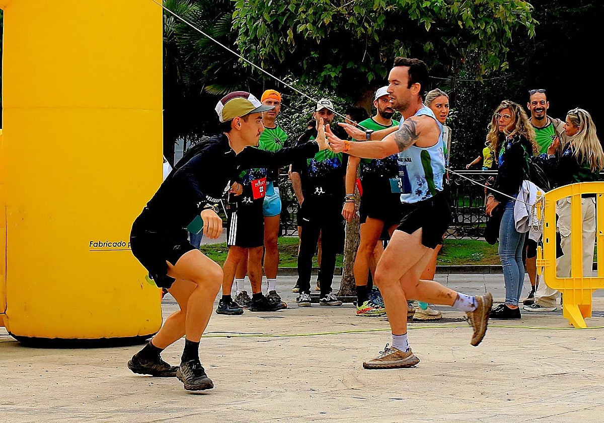 Xabel Guiu da el relevo a Ángel Fernández.