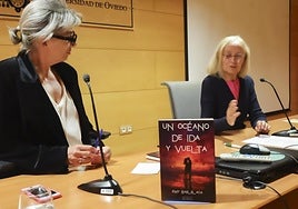 Mercedes de Soignie conversa con Emy Barraca en la presentación de su libro.