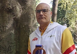 Daniel Castañón, con la medalla obtenida en los últimos Europeos.