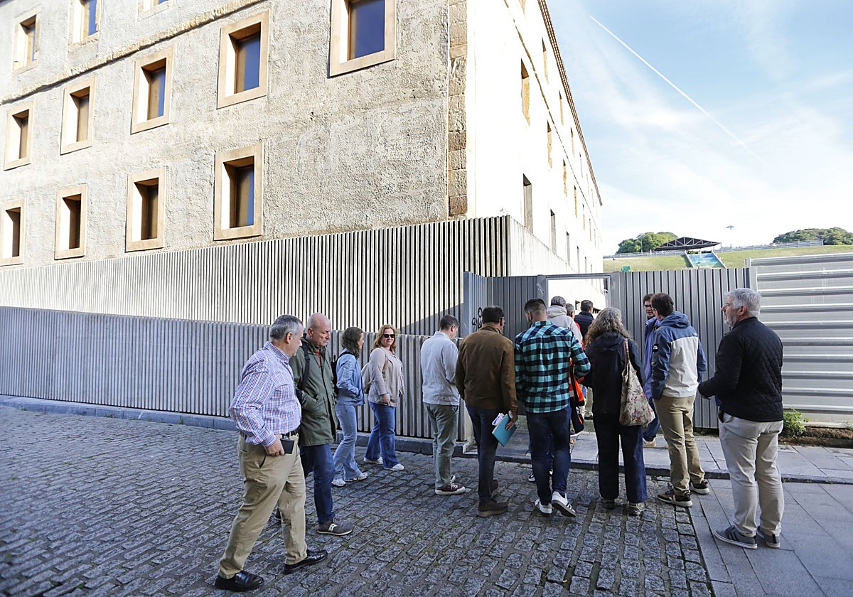 Visita a la antigua fábrica de tabacos organizada para empresas interesadas en la obra.