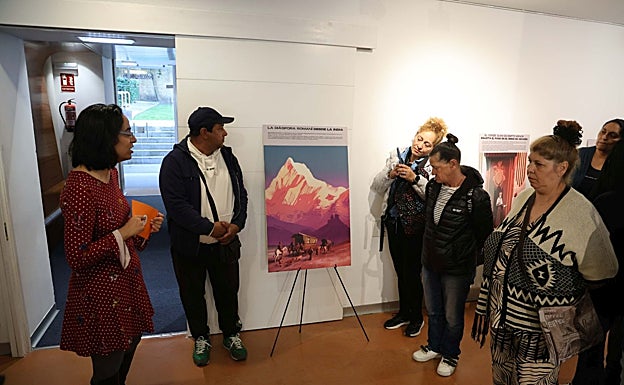 Visita guiada a la exposición.