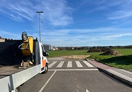 Zona donde se encuentran desarrollando ya los primeros trabajos de ampliación del bulevar de Lugones.