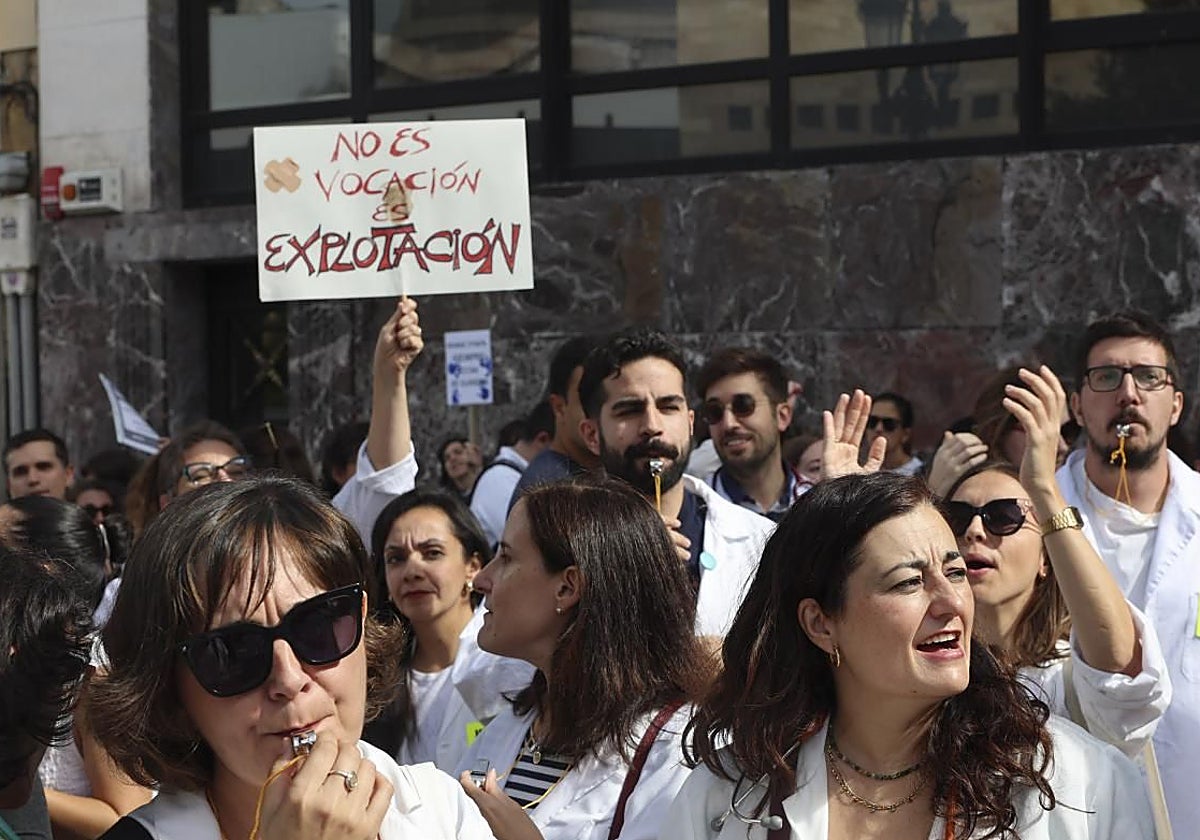 Médicos que se concentraron el pasado viernes para solicitar mejoras laborales.