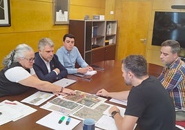El encuentro de la alcaldesa de Llanera con el viceconsejero de Infraestructuras.