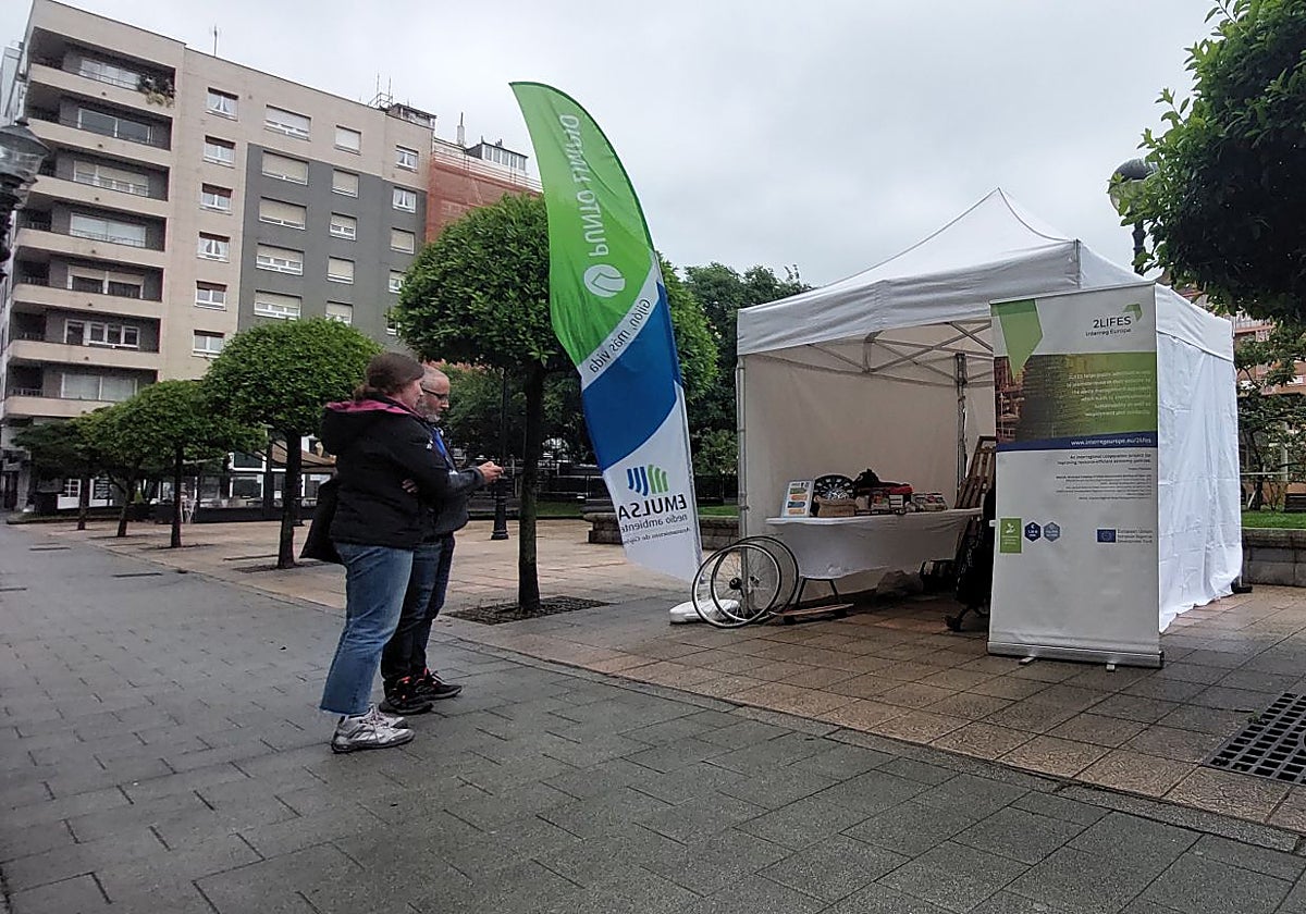 Una de las actividades del actual servicio de Emulsa de recogida de objetos en buen uso para su reutilización.