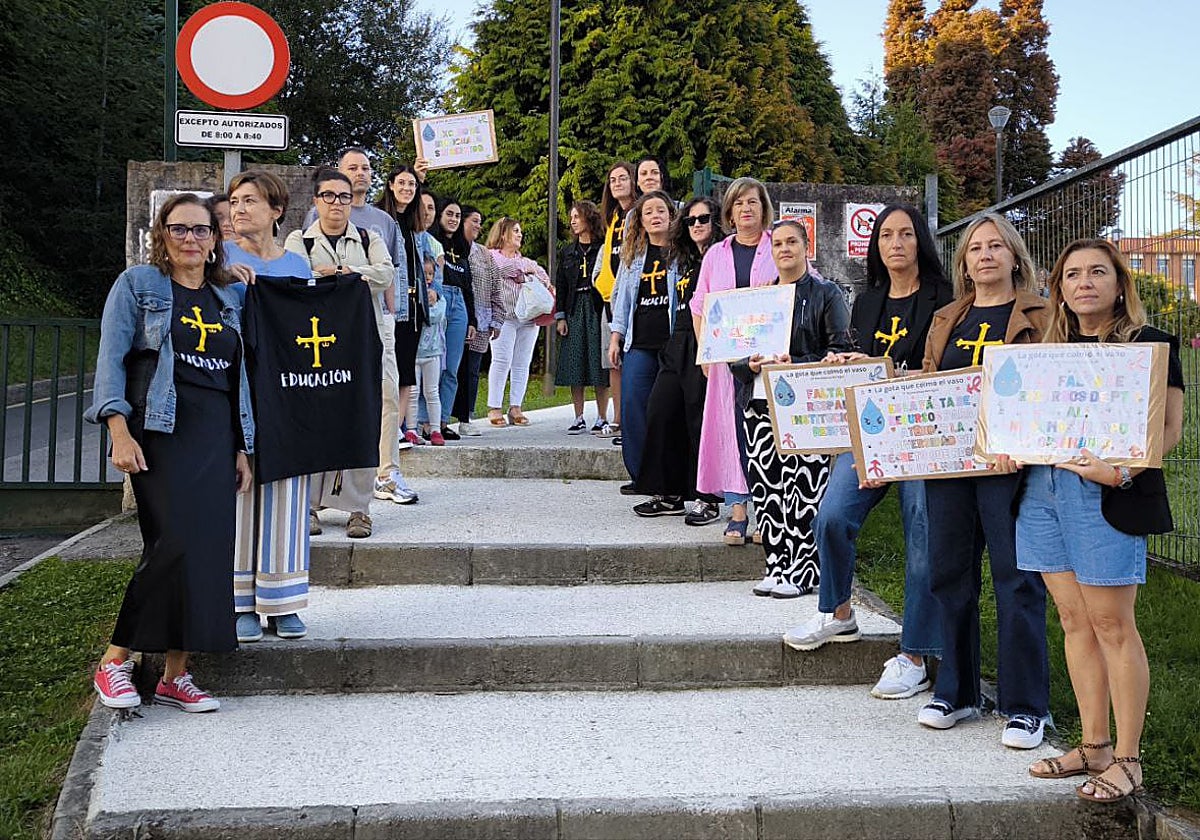 Profesorado de los colegios Hermanos Arregui y Celestino Montoto.