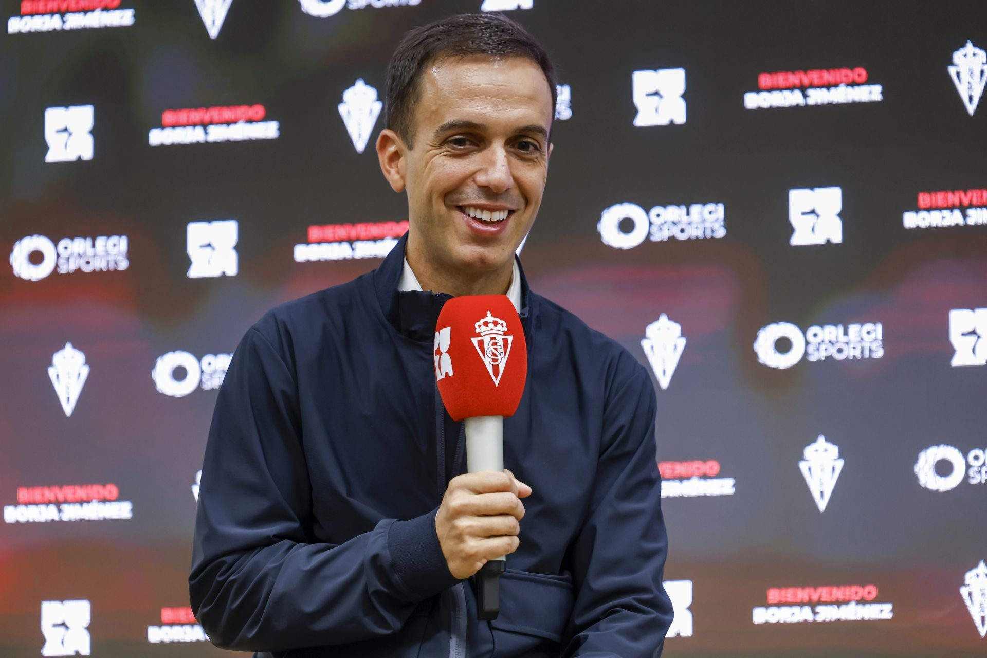 Así ha sido el primer día de Borja Jiménez, nuevo entrenador del Sporting de Gijón